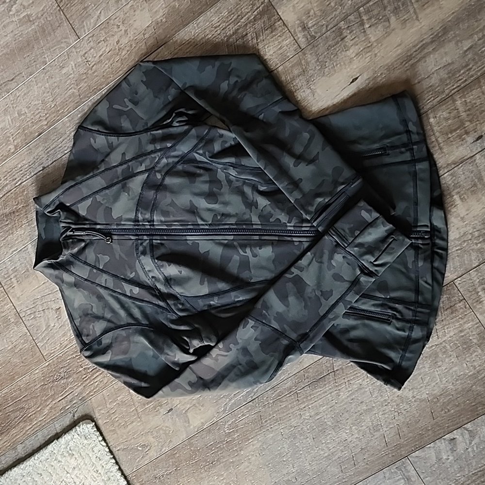 EUC lululemon Define Jacket Heritage 365 Camo Dark Olive Multi size 8